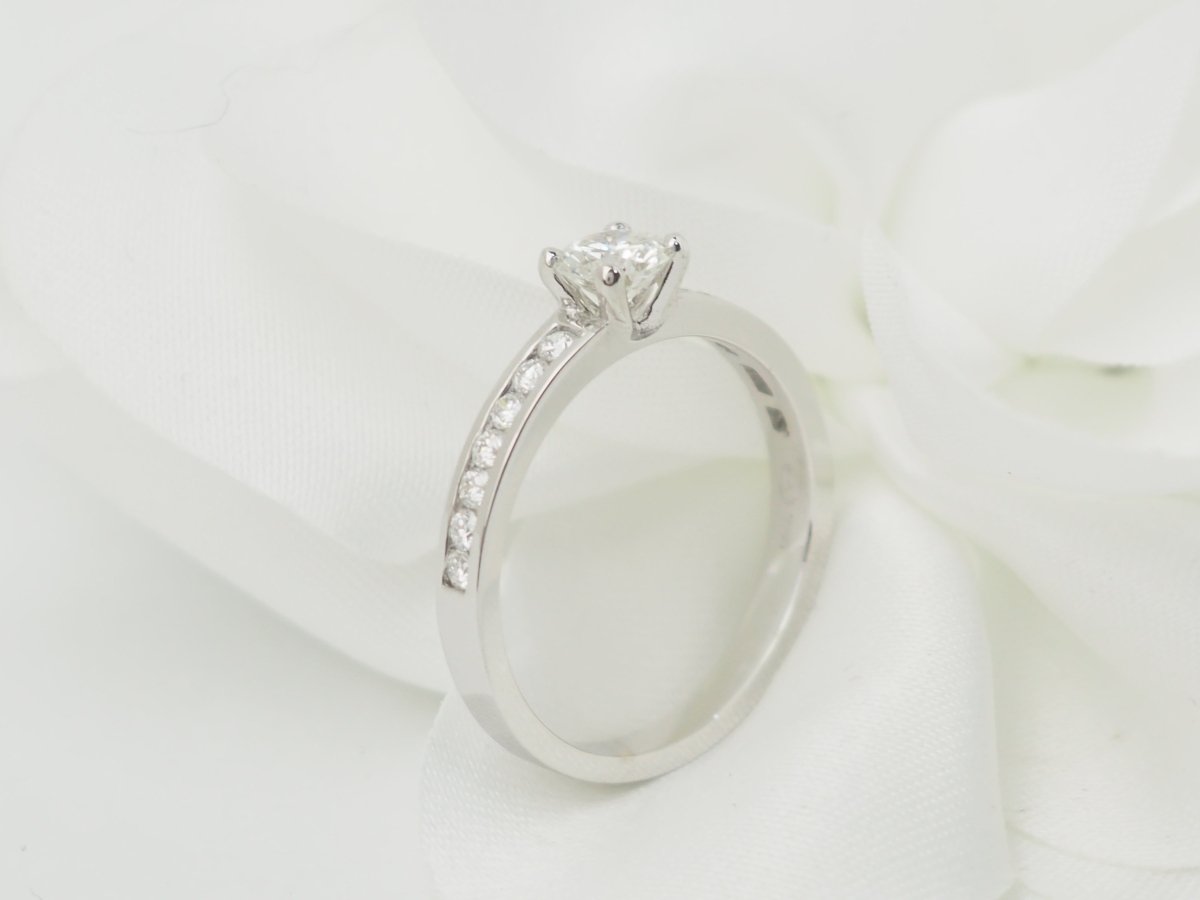 Bague solitaire en or blanc et diamant 0.37ct - Castafiore