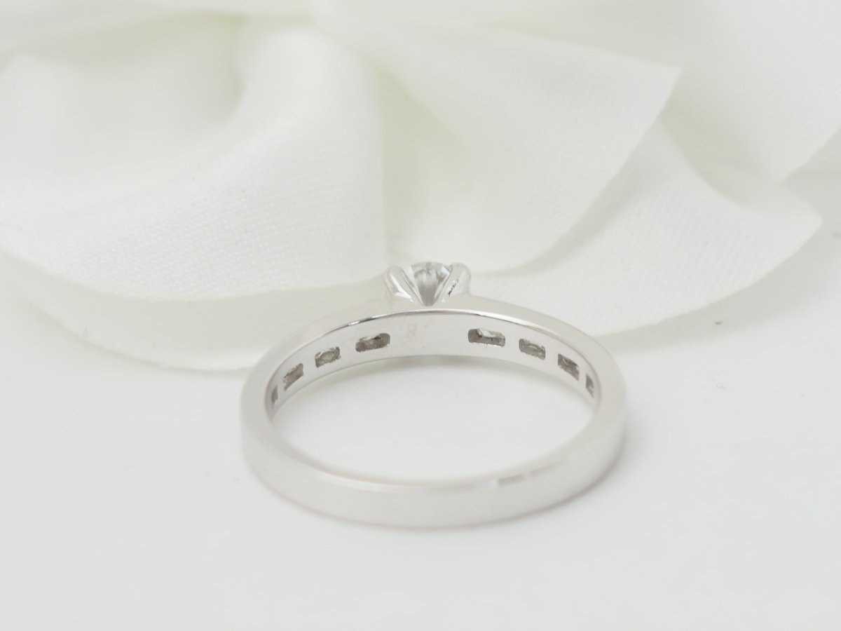 Bague solitaire en or blanc et diamant 0.37ct - Castafiore