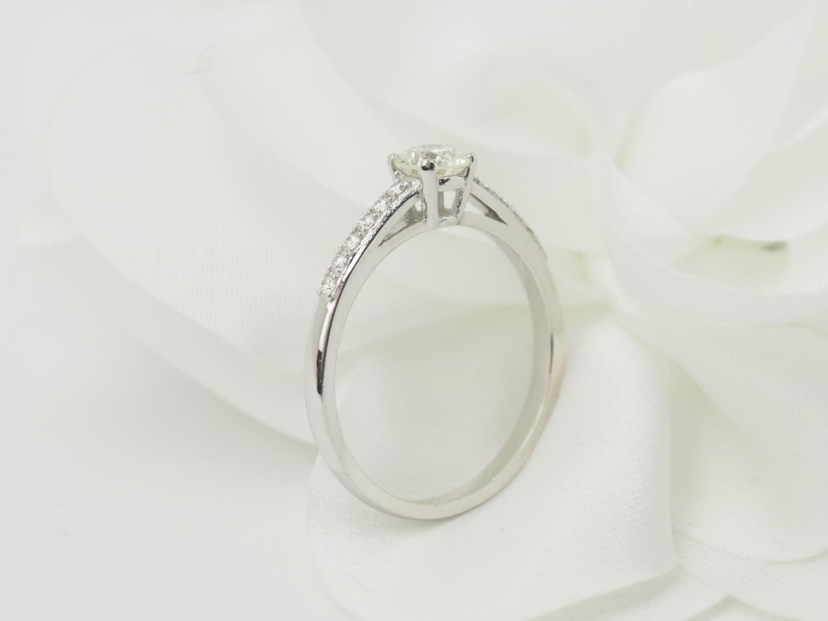 Bague solitaire en or blanc et diamant 0.41ct - Castafiore