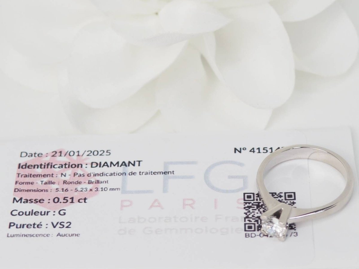 Bague solitaire en or blanc et diamant 0.51ct - Castafiore