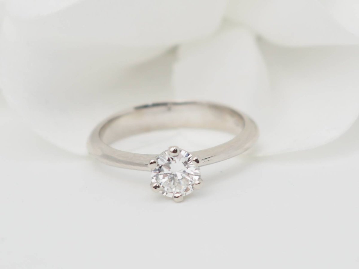 Bague solitaire en or blanc et diamant 0.53ct - Castafiore