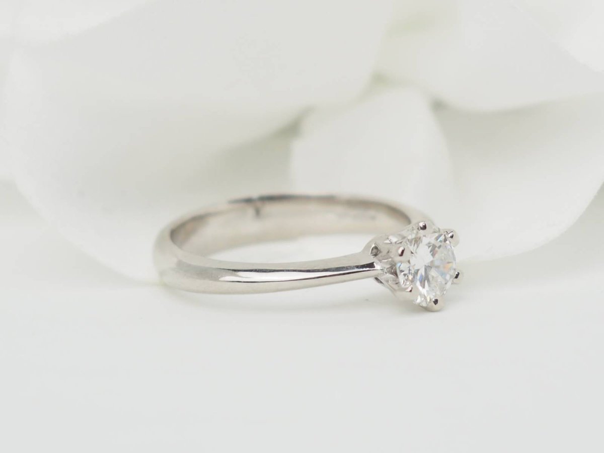 Bague solitaire en or blanc et diamant 0.53ct - Castafiore