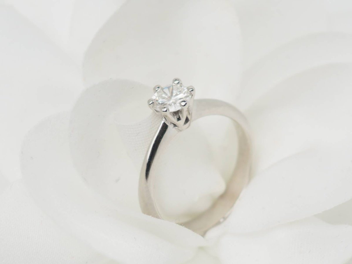 Bague solitaire en or blanc et diamant 0.53ct - Castafiore