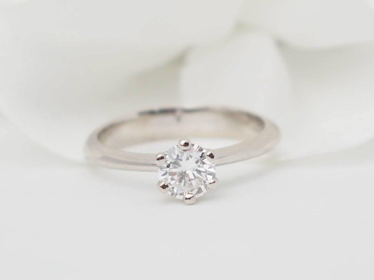Bague solitaire en or blanc et diamant 0.53ct - Castafiore