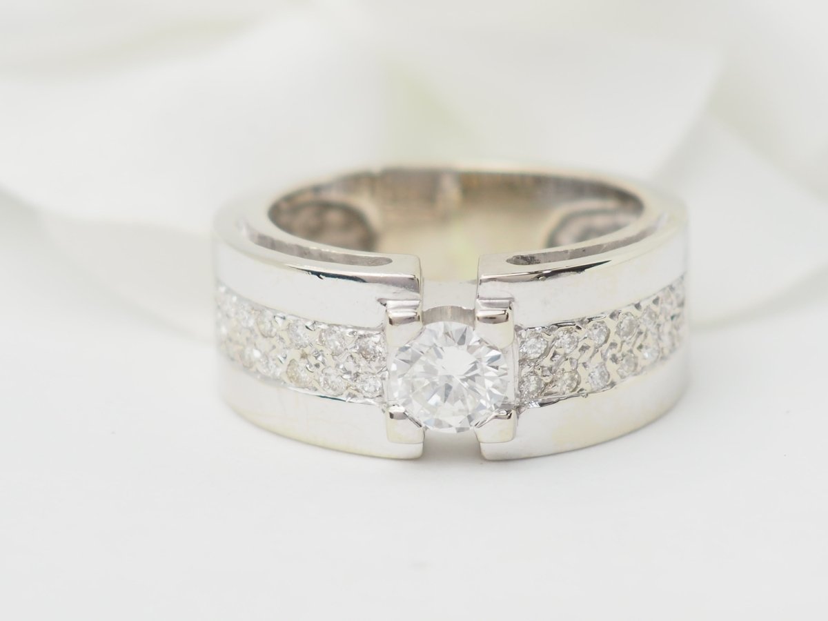 Bague solitaire en or blanc et diamant 0.55ct - Castafiore