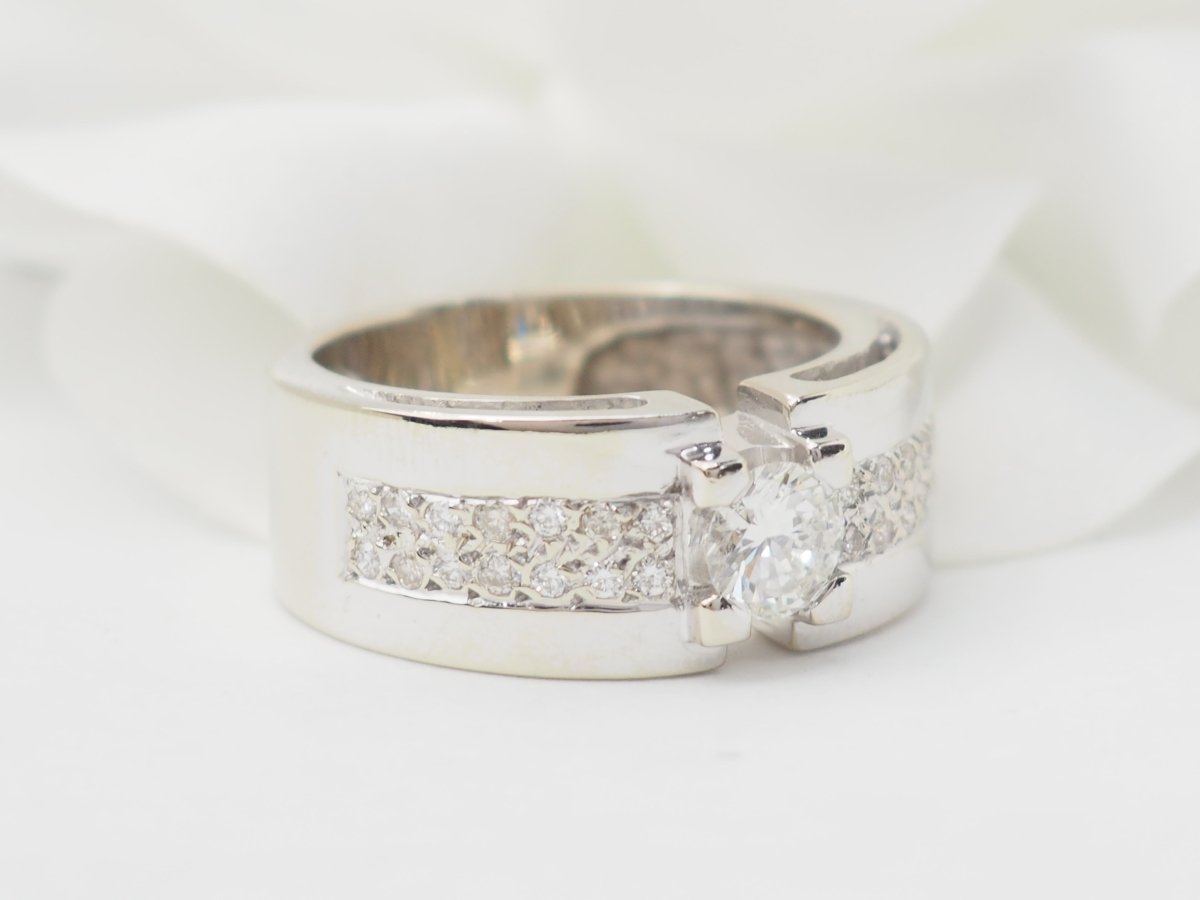 Bague solitaire en or blanc et diamant 0.55ct - Castafiore