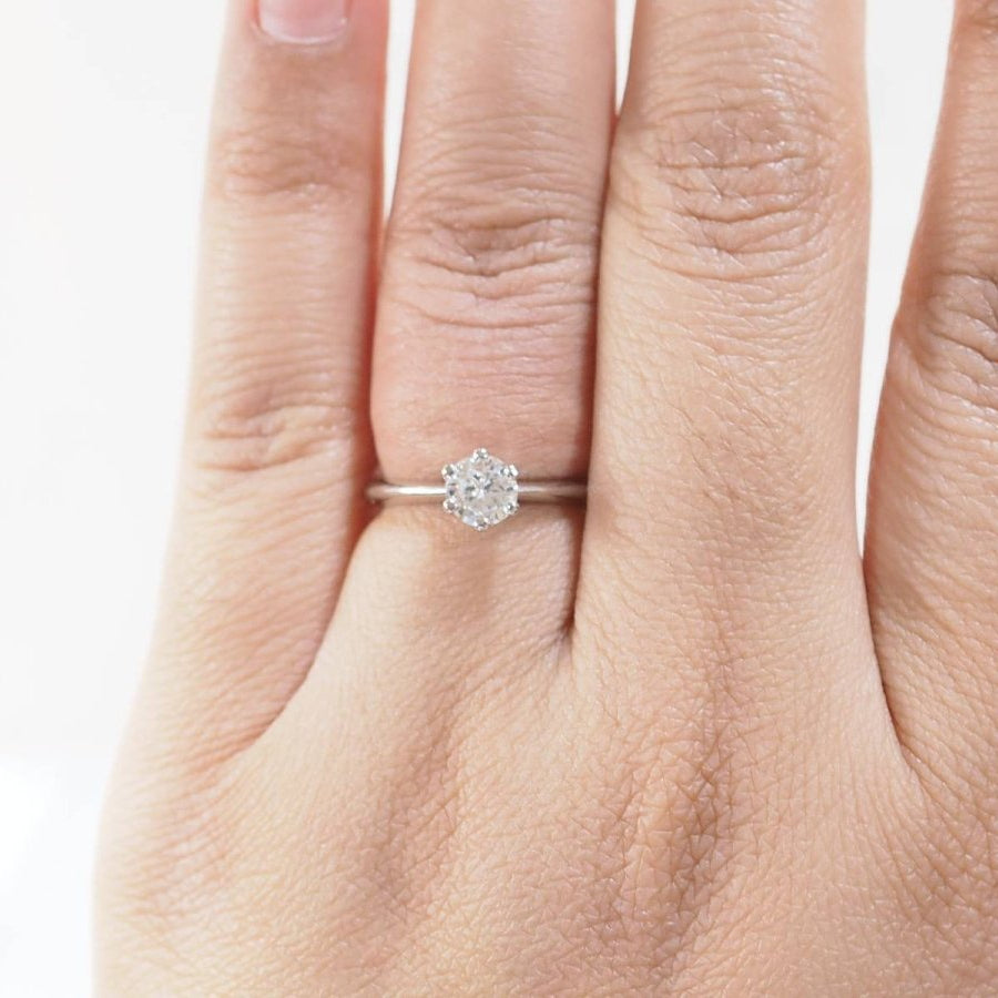 Bague solitaire en or blanc et diamant 0.58ct - Castafiore