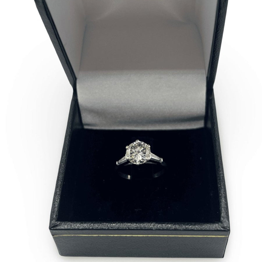 Bague solitaire en or blanc et diamant - Castafiore