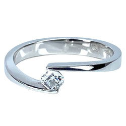 Bague solitaire en or blanc et diamant - Castafiore