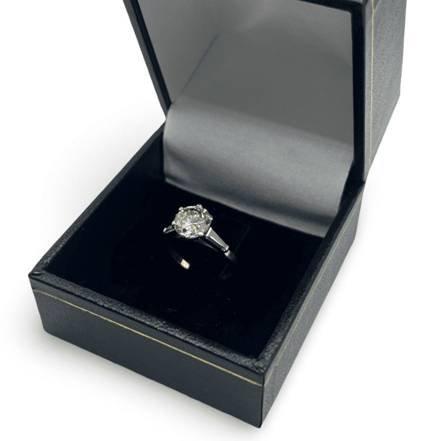 Bague solitaire en or blanc et diamant - Castafiore