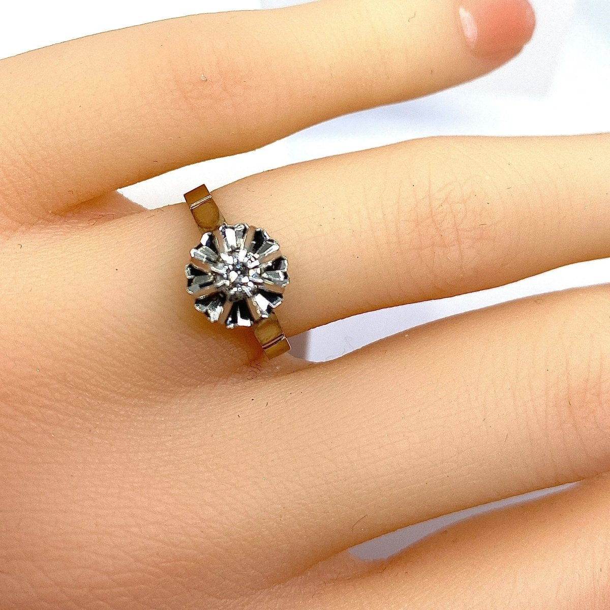 Bague solitaire en or blanc et diamant - Castafiore