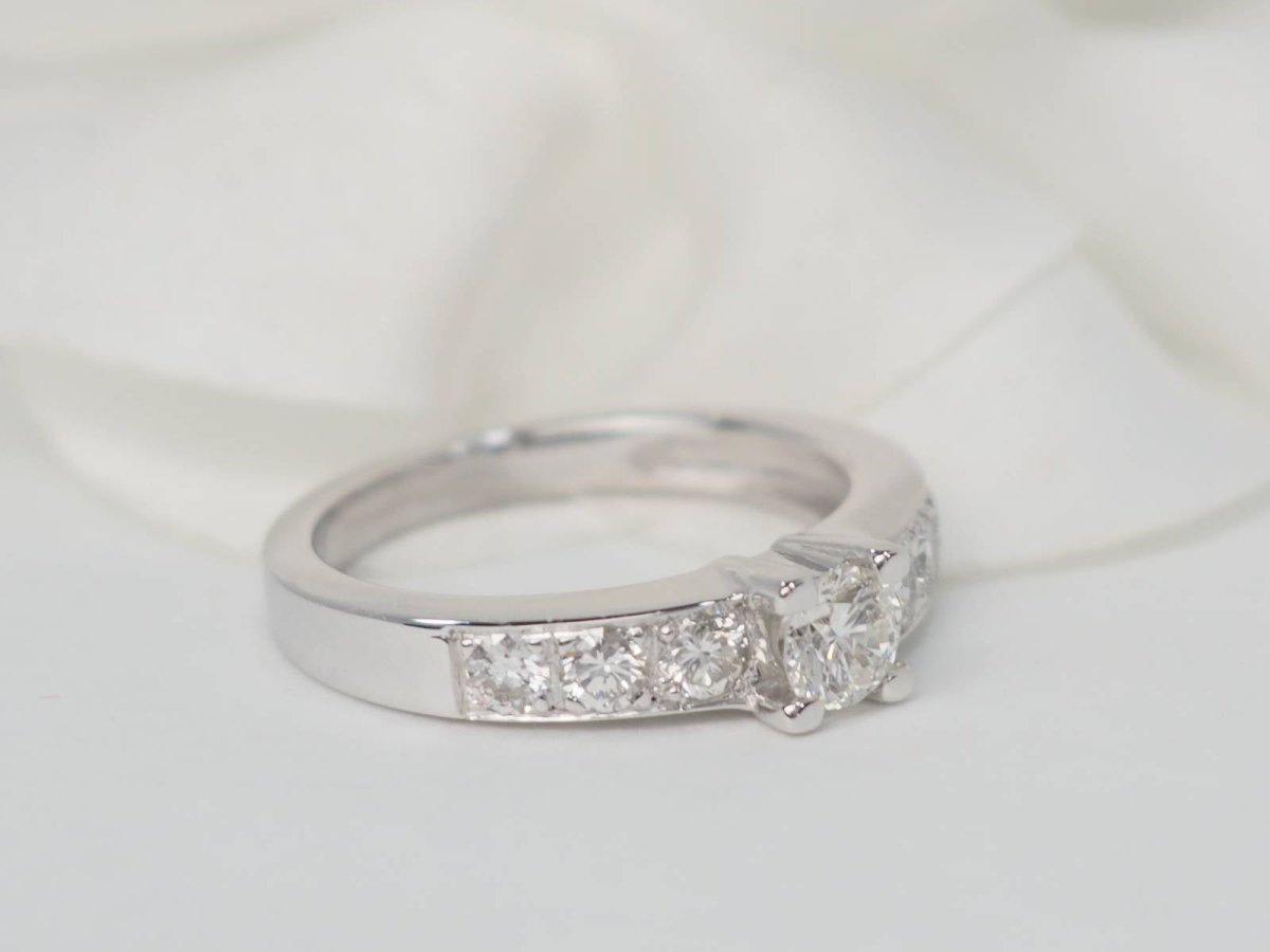 Bague solitaire en or blanc et diamant de 0,28 ct - Castafiore
