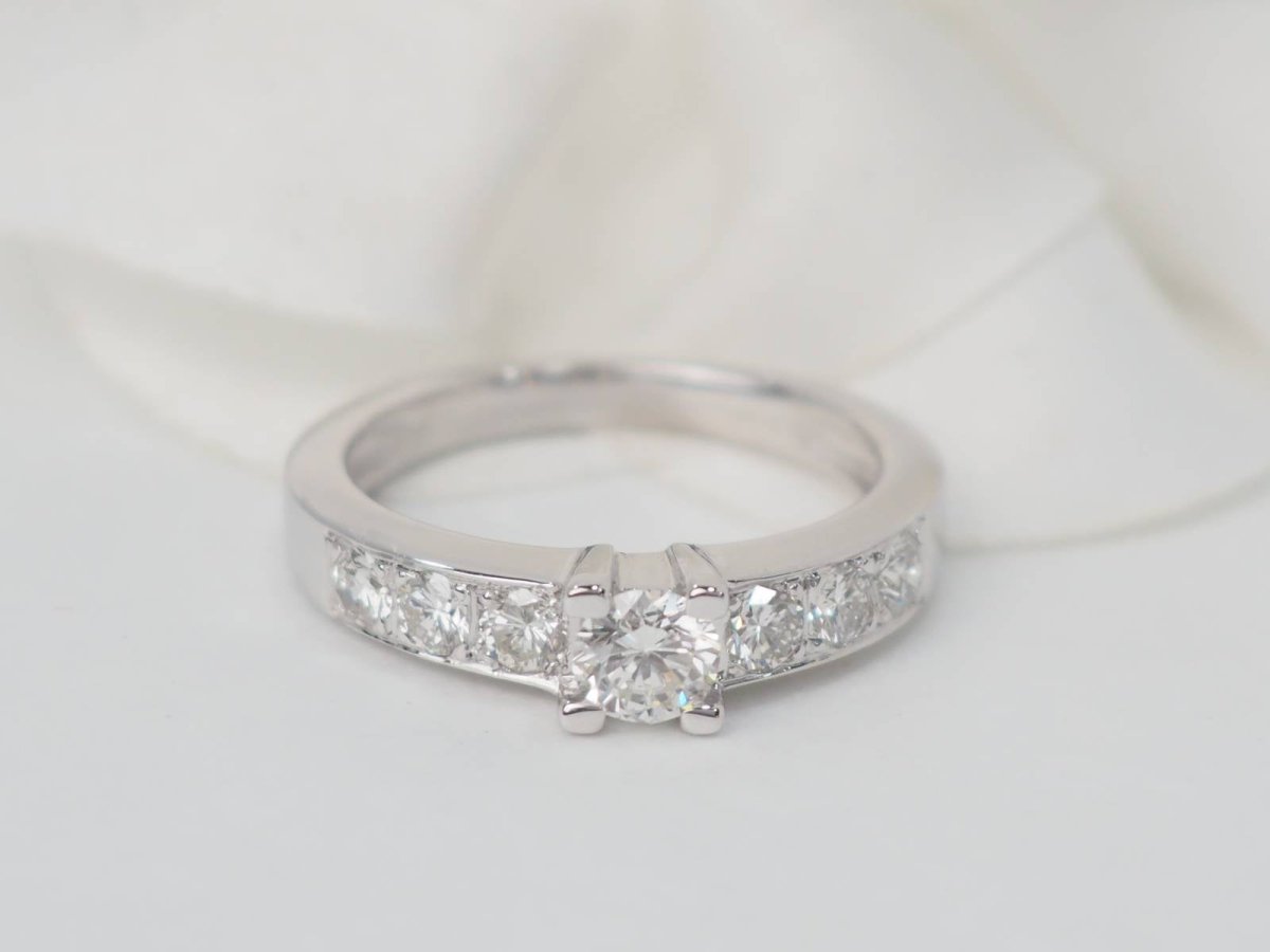 Bague solitaire en or blanc et diamant de 0,28 ct - Castafiore