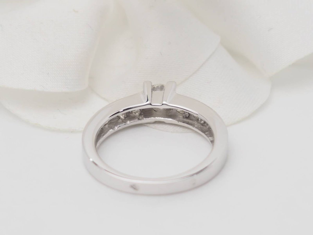 Bague solitaire en or blanc et diamant de 0,28 ct - Castafiore