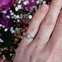Bague Solitaire en or blanc et diamants - Castafiore