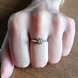 Bague Solitaire en or blanc et diamants - Castafiore