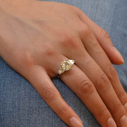  Bague Solitaire en or blanc et diamants - Castafiore