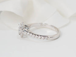 Bague Solitaire en or blanc et diamants - Castafiore