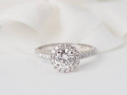 Bague Solitaire en or blanc et diamants - Castafiore