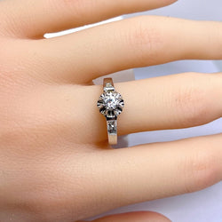 Bague Solitaire en or blanc et diamants - Castafiore