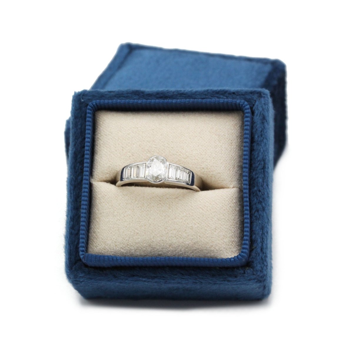 Bague Solitaire en or blanc et diamants - Castafiore