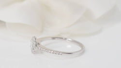 Bague solitaire en or blanc et diamants - Castafiore