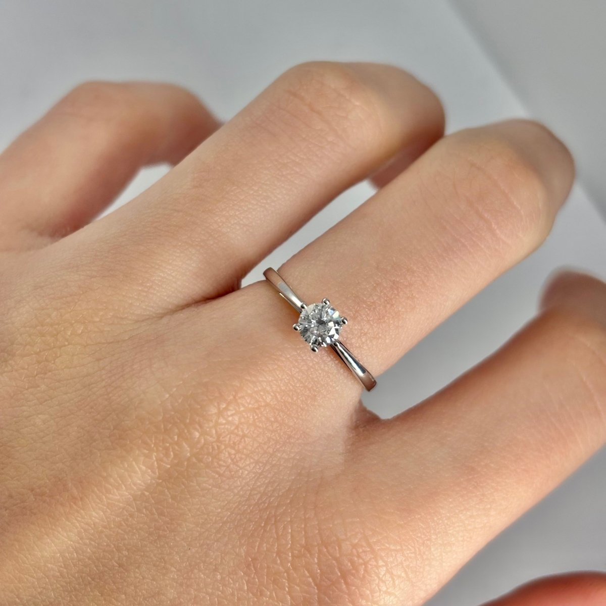 Bague Solitaire en or blanc et diamants - Castafiore