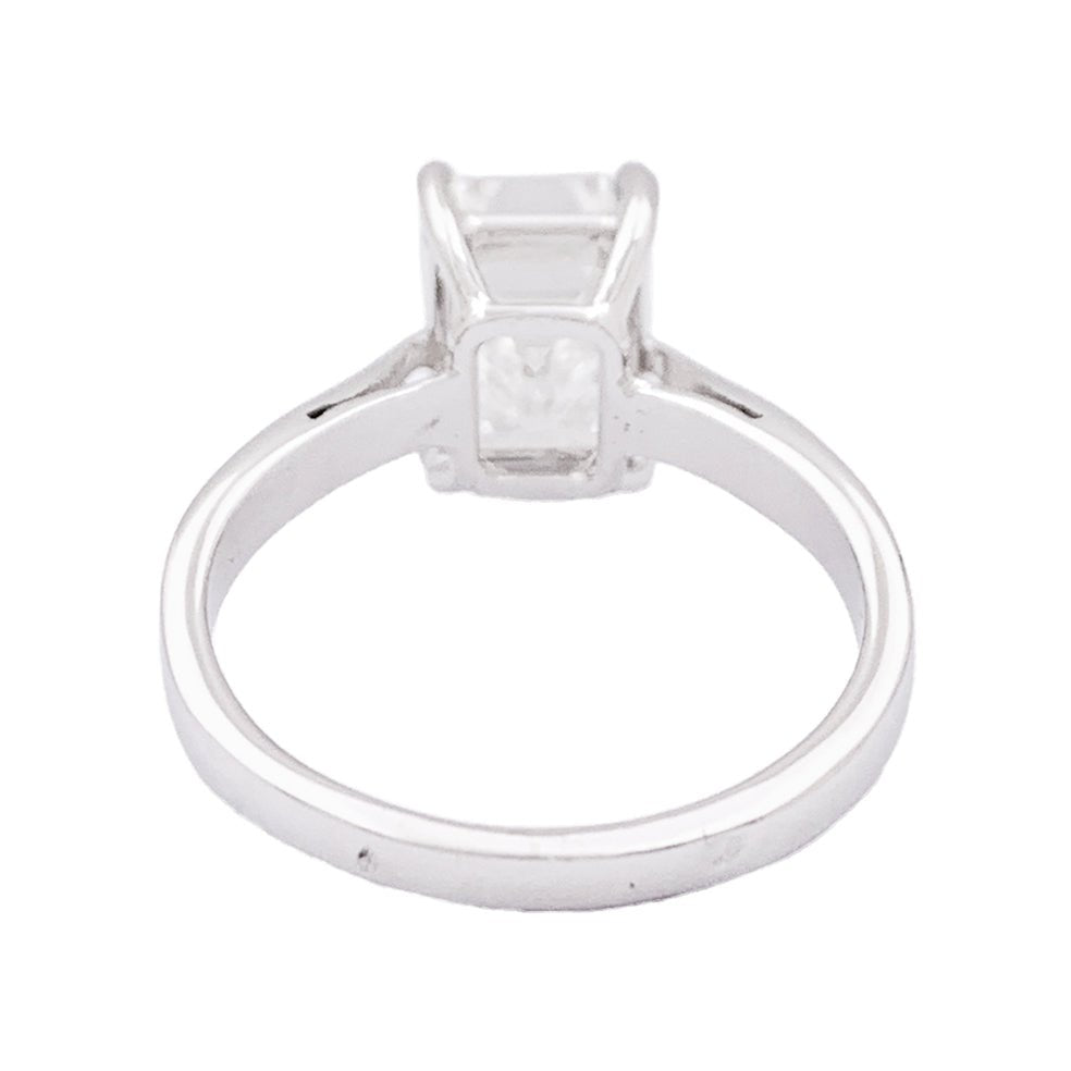 Bague solitaire en or blanc et diamants - Castafiore