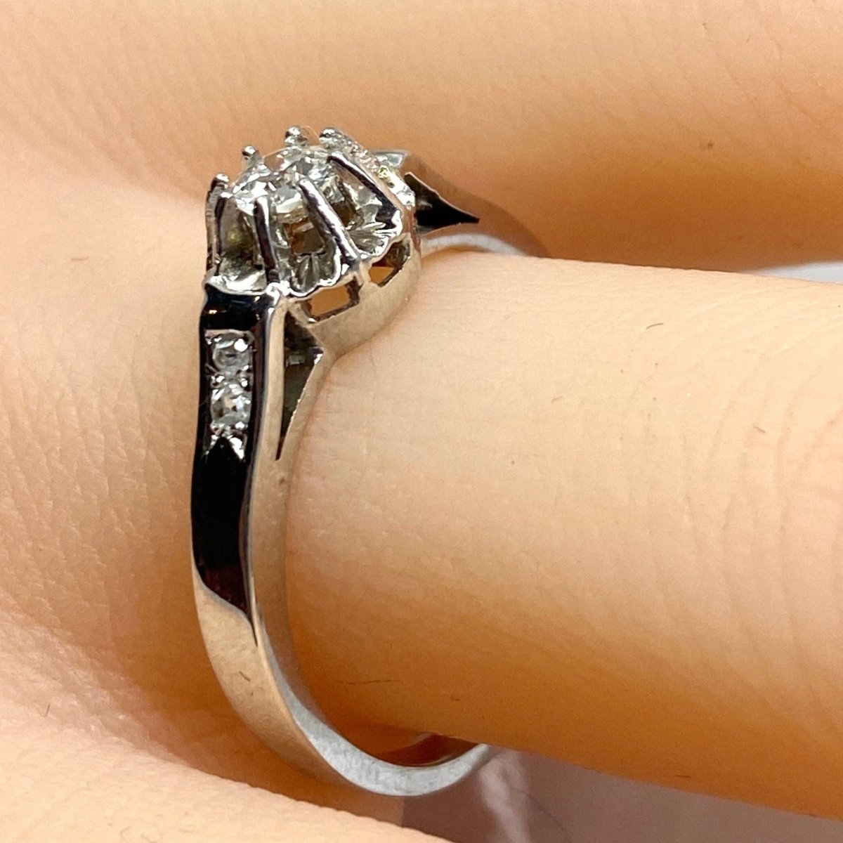 Bague Solitaire en or blanc et diamants - Castafiore