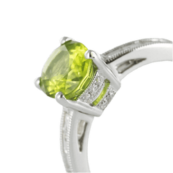 Bague Solitaire en or blanc, péridot et diamants - Castafiore