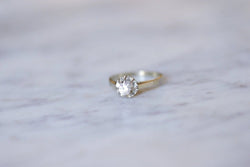 Bague solitaire en or blanc, platine, et diamant - Castafiore