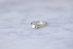 Bague solitaire en or blanc, platine, et diamant - Castafiore