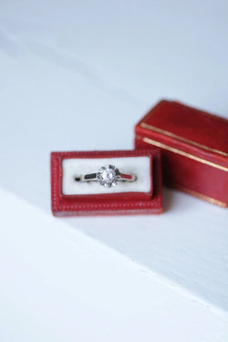 Bague solitaire en or blanc, platine, et diamant - Castafiore