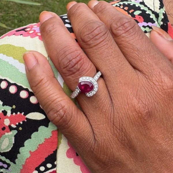 Bague Solitaire en or blanc, rubis et diamants - Castafiore