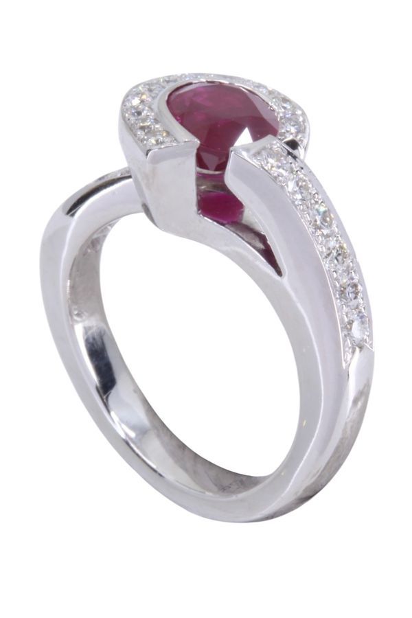 Bague Solitaire en or blanc, rubis et diamants - Castafiore
