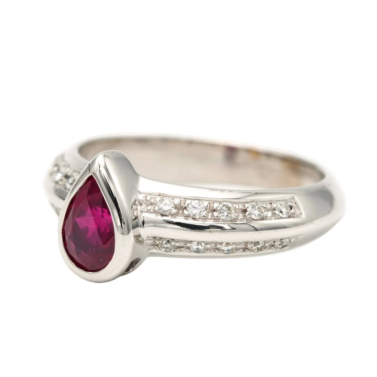 Bague Solitaire en or blanc, rubis et diamants - Castafiore