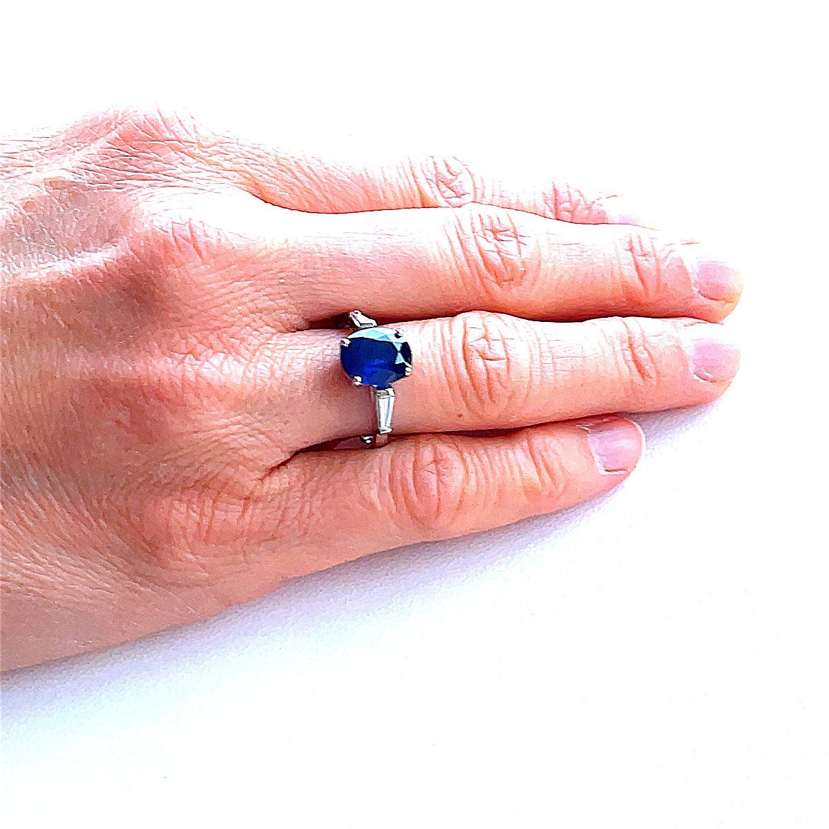 Bague Solitaire en or blanc, saphir, et diamants - Castafiore