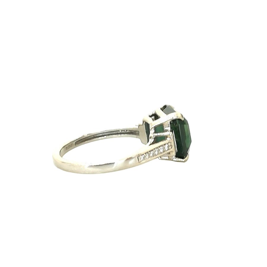 Bague Solitaire en or blanc, saphir, et diamants - Castafiore