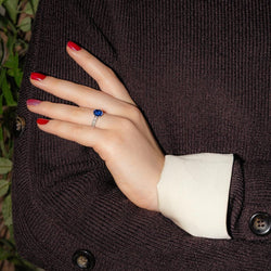 Bague Solitaire en or blanc, saphir et diamants - Castafiore