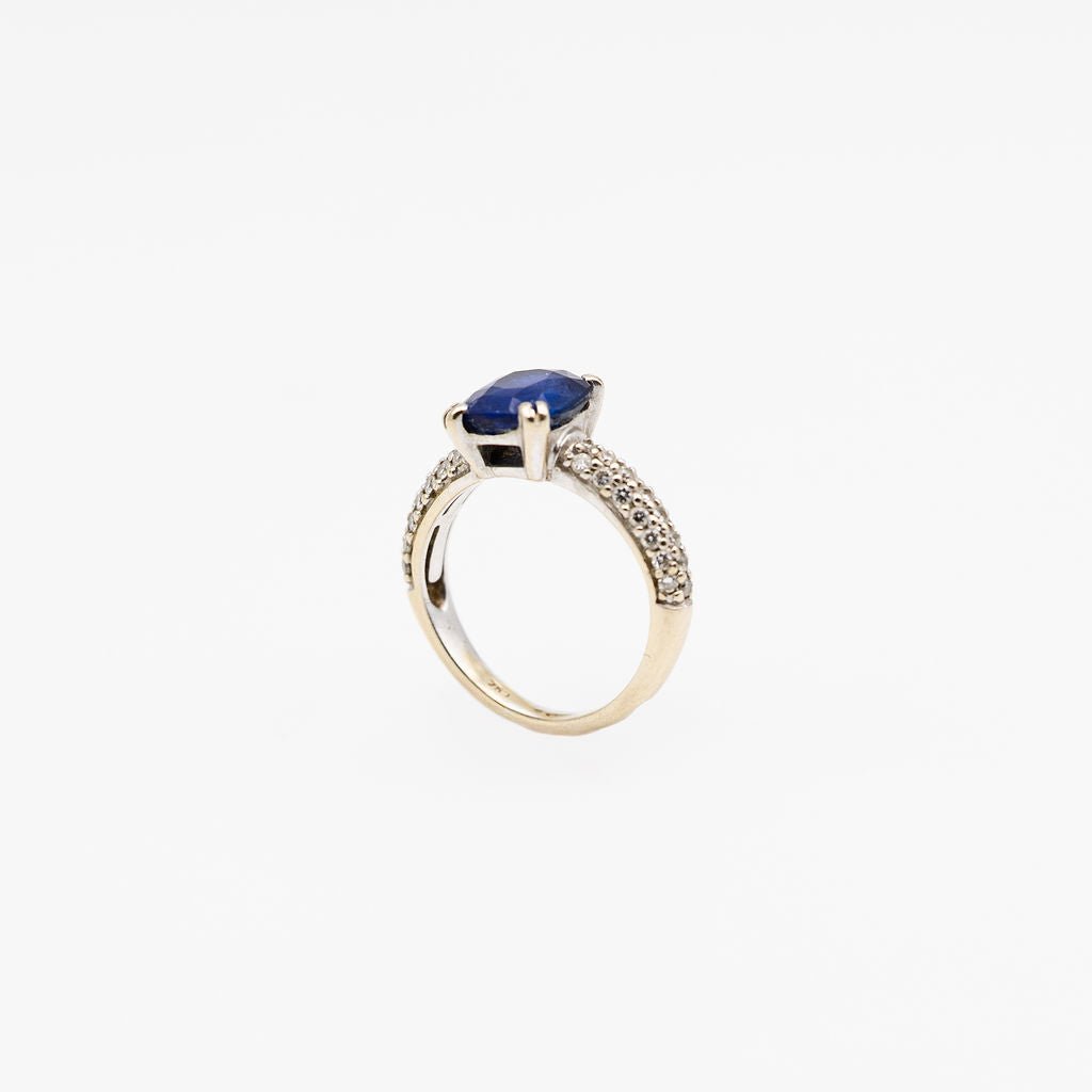 Bague Solitaire en or blanc, saphir et diamants - Castafiore