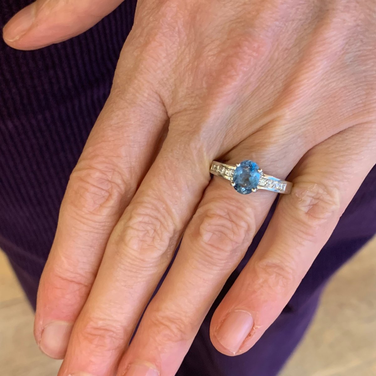 Bague Solitaire en or blanc, topaze et diamants - Castafiore