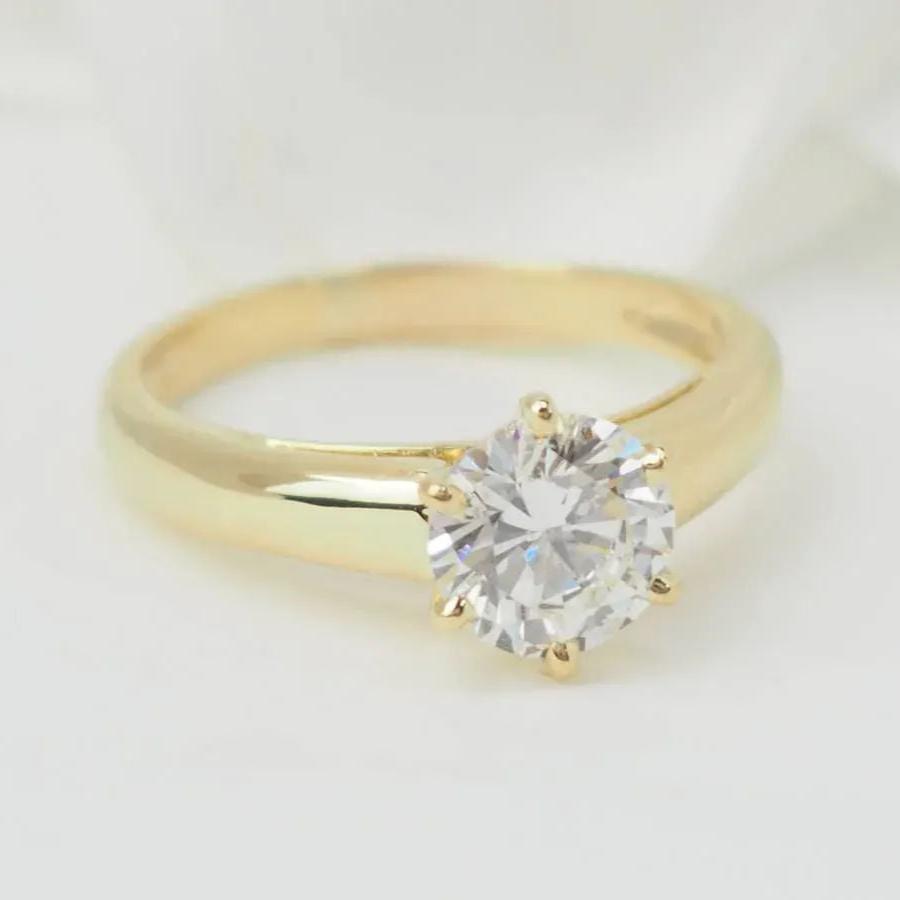 Bague solitaire en or et diamant - Castafiore