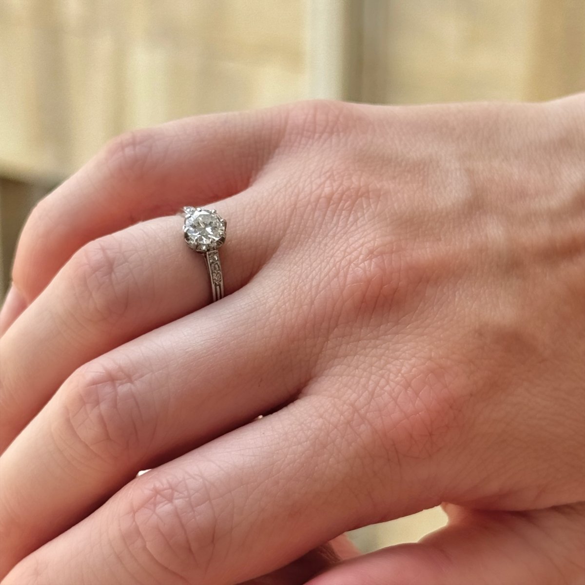 Bague solitaire en or gris et diamant - Castafiore