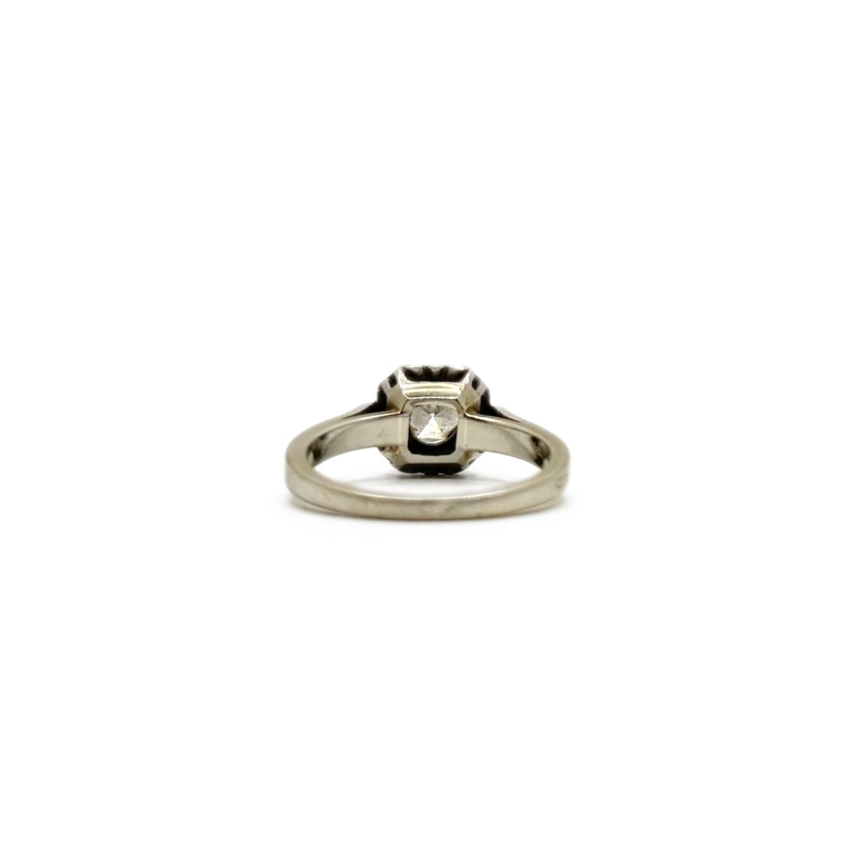 Bague solitaire en or gris et diamant - Castafiore