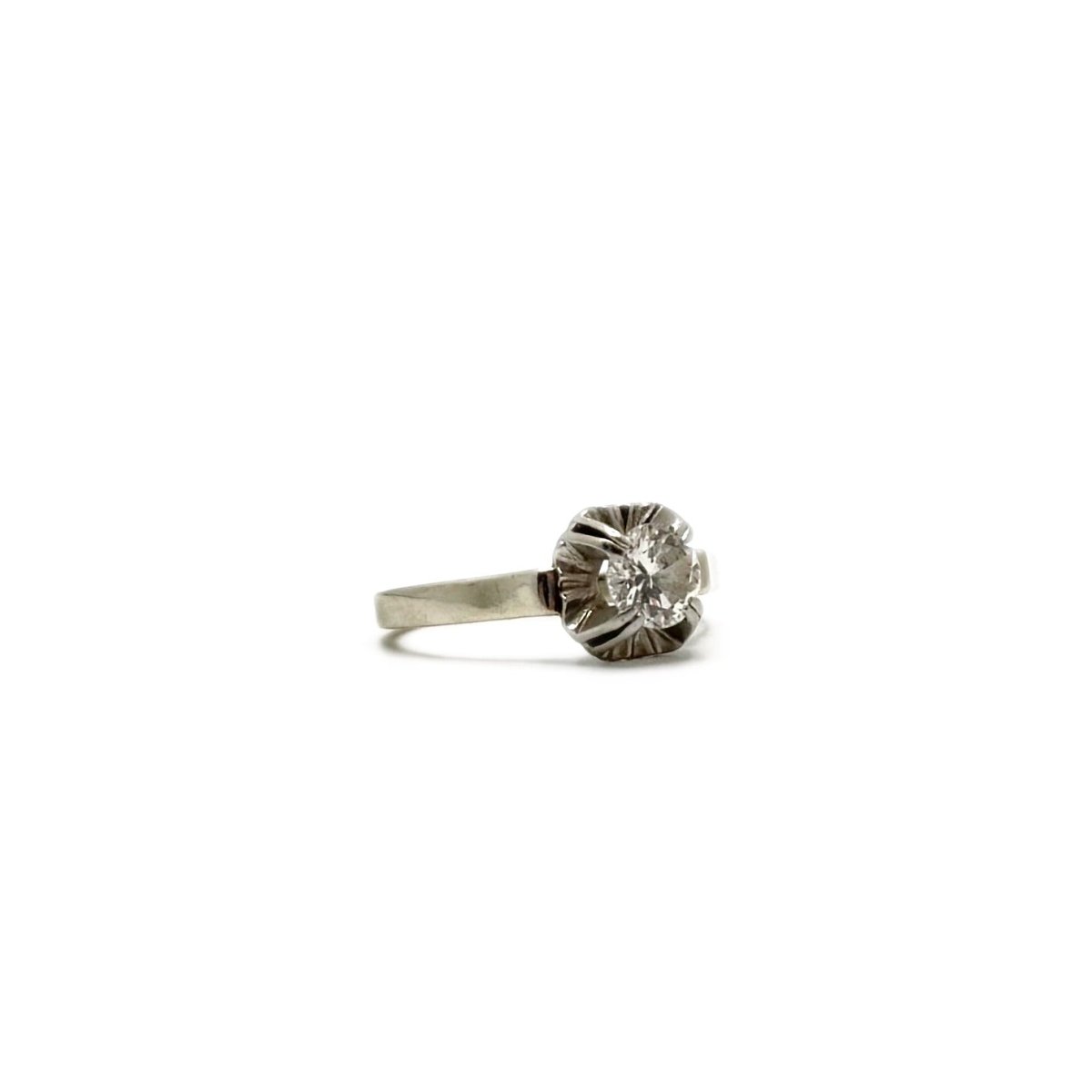Bague solitaire en or gris et diamant - Castafiore