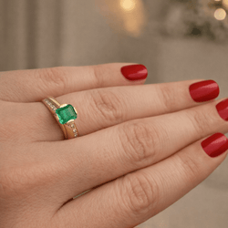 Bague Solitaire en or jaune, émeraude et diamants - Castafiore