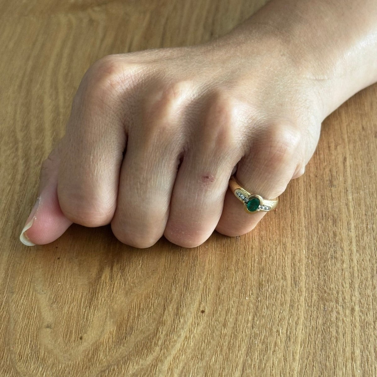 Bague Solitaire en or jaune, émeraude et diamants - Castafiore