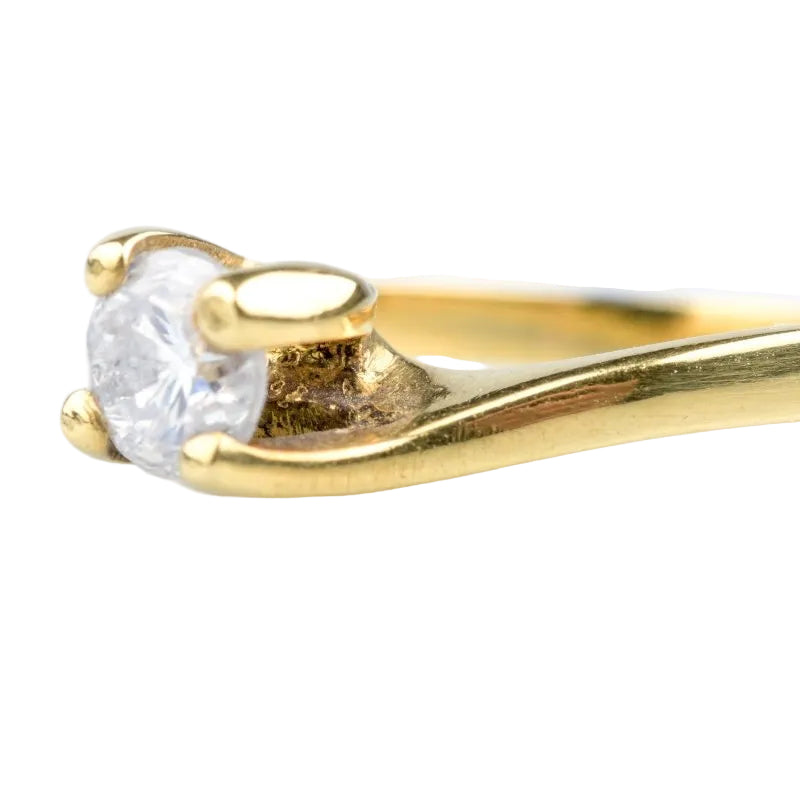 Bague solitaire en or jaune et diamant - Castafiore