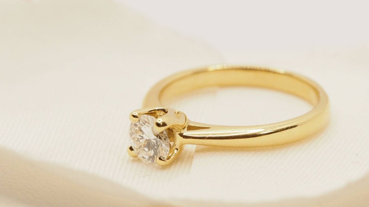Bague solitaire en or jaune et diamant - Castafiore