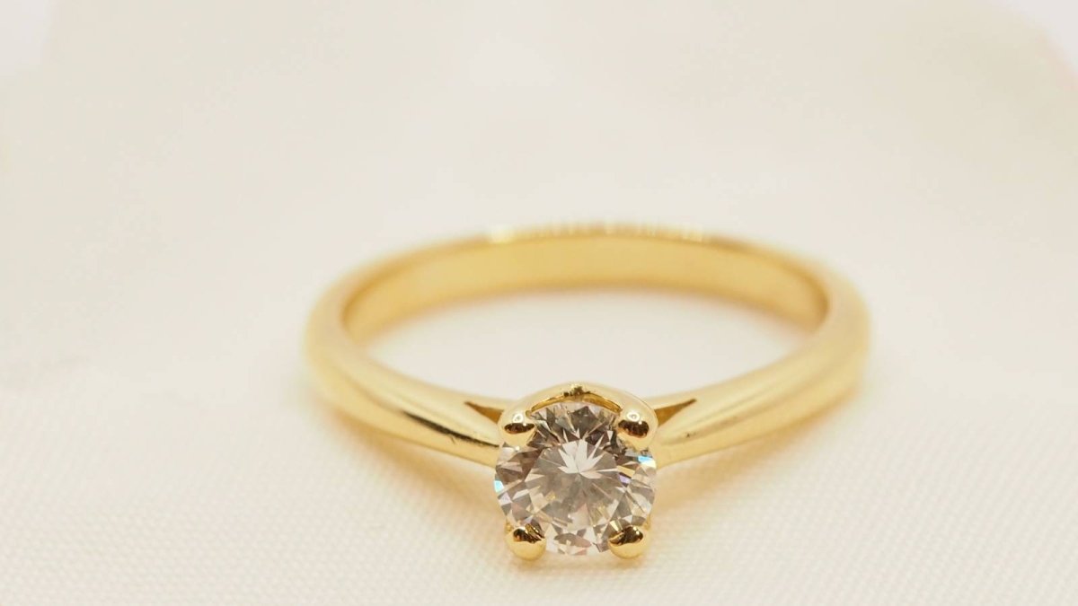 Bague solitaire en or jaune et diamant - Castafiore